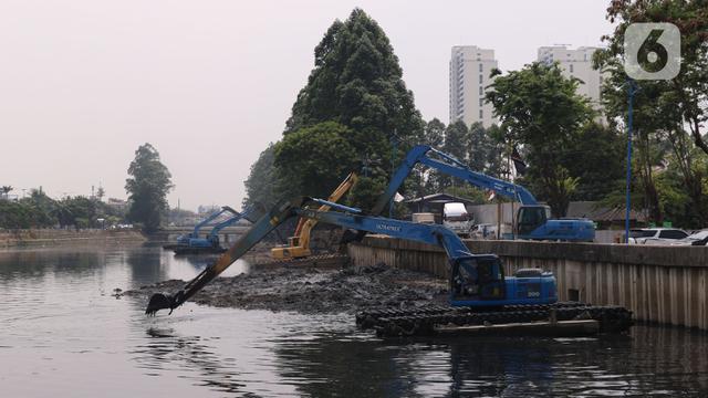 Wagub Jakarta Sebut Pengerukan Lumpur untuk Tingkatkan Daya Tampung Drainase