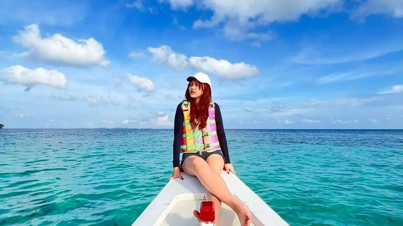 Menikmati Keindahan Alam Dengan Berlayar di Atas Perahu