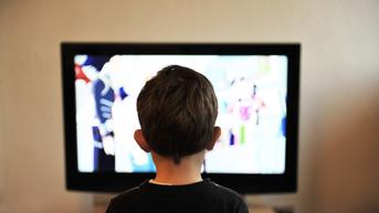 Tak Kerjakan PR Lantaran Menonton TV, Bocah di China Dihukum Lanjut Nonton Sampai Subuh