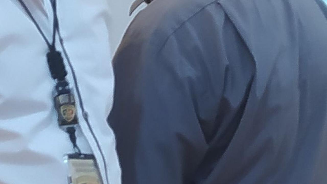Meski telah ditetapkan sebagai tersangka, M tidak ditahan. Dia hanya dikenakan wajib lapor. "Pelaku tidak kita tahan dan wajib lapor," ungkapnya.