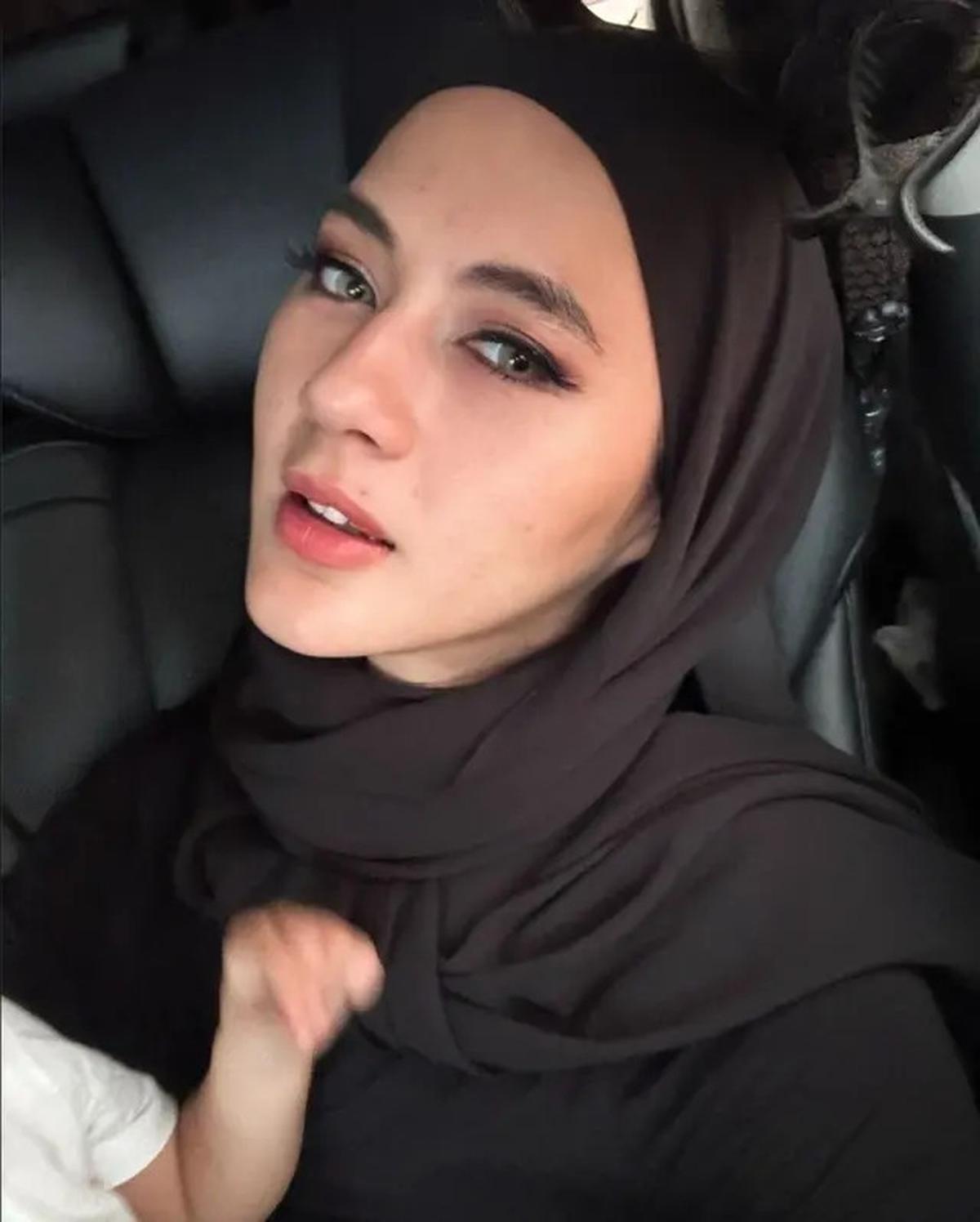 7 Potret Paula Verhoeven Mulai Berhijab, Awal Pisah Rumah dengan Baim Wong