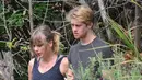 Joe Alwyn dan Taylor Swift sendiri sudah berkencan selama kurang dari dua tahun. (splash news - Cosmo)
