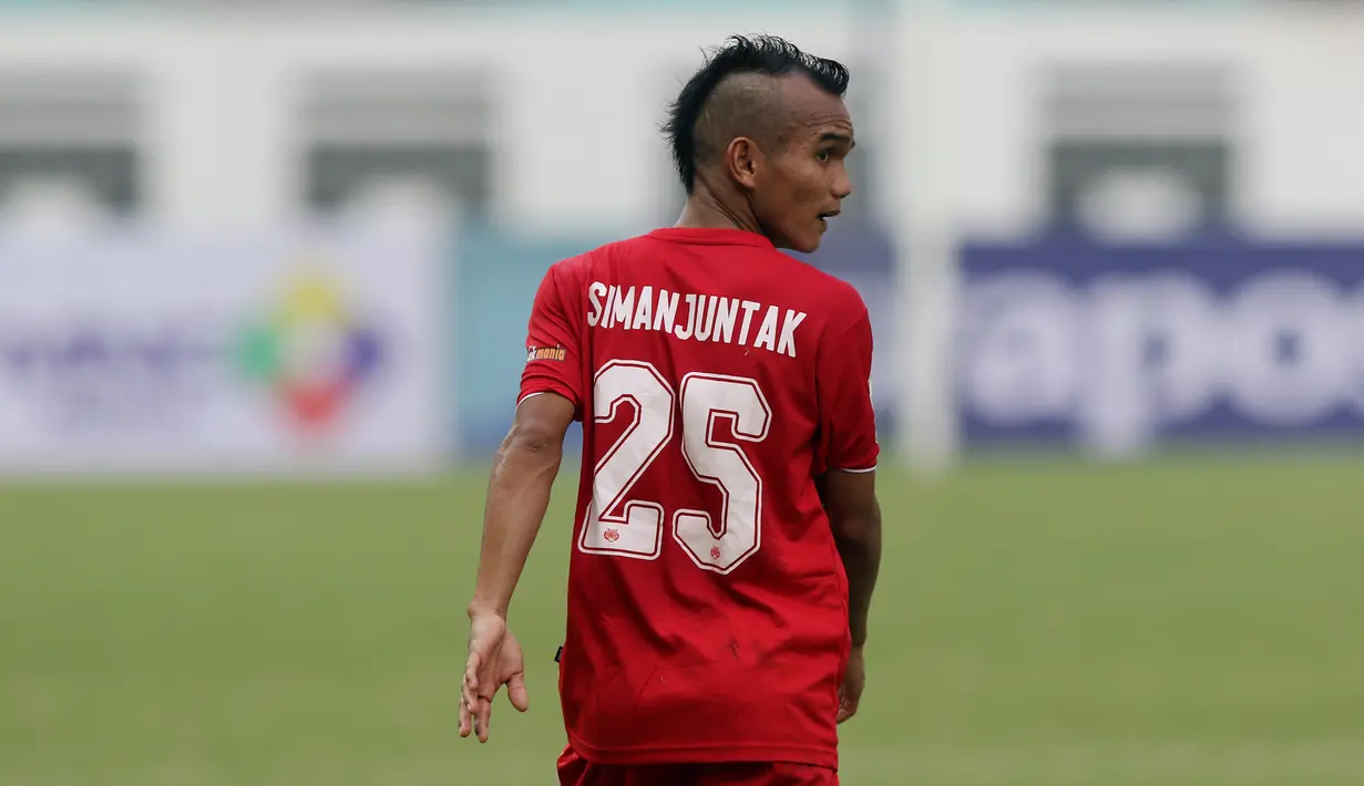 Gelandang Persija Jakarta, Riko Simanjuntak, saat melawan Bali United pada laga Piala Indonesia 2019 di Stadion Wibawa Mukti, Minggu (5/5). Persija menang 1-0 atas Bali United. (Bola.com/M Iqbal Ichsan)