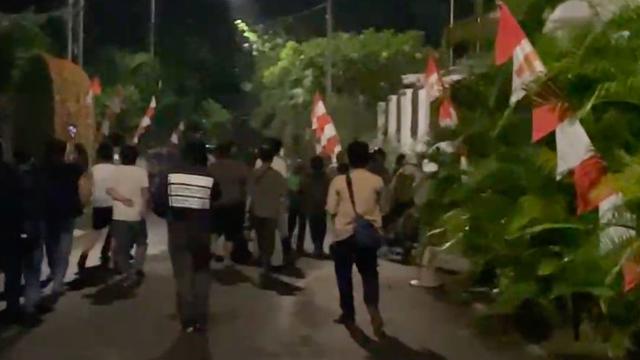 Rumah Anggota DPR Eko Patrio Didatangi Massa