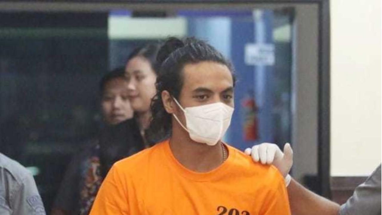 Polisi masih mendalami kasus ini dan berencana untuk segera melimpahkan berkas perkara ke kejaksaan. Sementara itu, senyuman Vadel kepada polisi yang membacakan keterangan kepada pers jadi sorotan netizen.