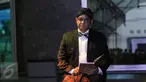 Menteri Pendidikan Nasional  (Mendikbud) Anies Baswedan memerankan pertunjukan monolog tokoh pendidikan Ki Hajar Dewantara dan Dr. Soetomo pada perayaan Pesta Pendidikan di Diorama Monas, Jakarta, Minggu (1/5). (Liputan6.com/Herman Zakharia)