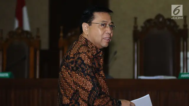 Tersenyum, Setya Novanto Jalani Sidang Pembacaan Tanggapan Eksepsi Dakwaan