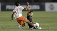 Aksi Kim Kurniawan pada laga lanjutan Piala Presiden 2019 yang berlangsung di Stadion Si Jalak Harupat, Kabupaen Bandung, Selasa (12/3). Persib Menang 4-0 atas Perseru. (Bola.com/Yoppy Renato)