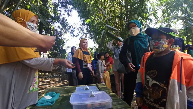 Pagi-pagi berbelanja di Pasar Seni Gorontalo. (Foto: Liputan6.com/Arfandi Ibrahim)