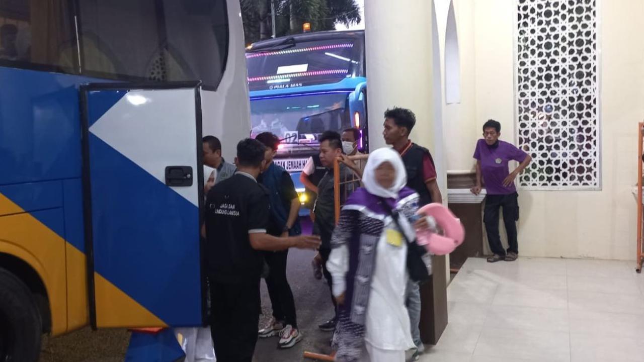 Stakeholder Relation Manager Angkasa Pura I Bandara Internasional Sultan Hasanuddin Taufan Yudhistira yang dikonfirmasi mengaku masih mengecek kebenaran terkait informasi tersebut.<br>