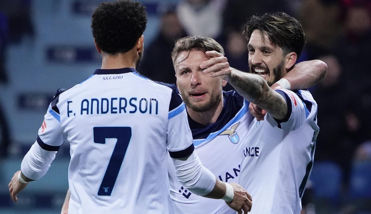 Di babak kedua Lazio kembali mencetak satu gol lewat Felipe Anderson di menit ke-65 untuk unggul 3-0. Tertinggal 0-3 Cagliari bermain keras. Di menit ke-89 Adam Marusic diusir wasit akibat akumulasi kartu kuning. Hingga laga usai skor 3-0 tetap bertahan. (LaPresse via AP/Alessandro Tocco)