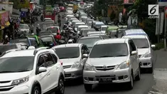 Libur panjang mengakibatkan banyak warga yang berlibur ke daerah Puncak, Bogor, Jawa Barat.