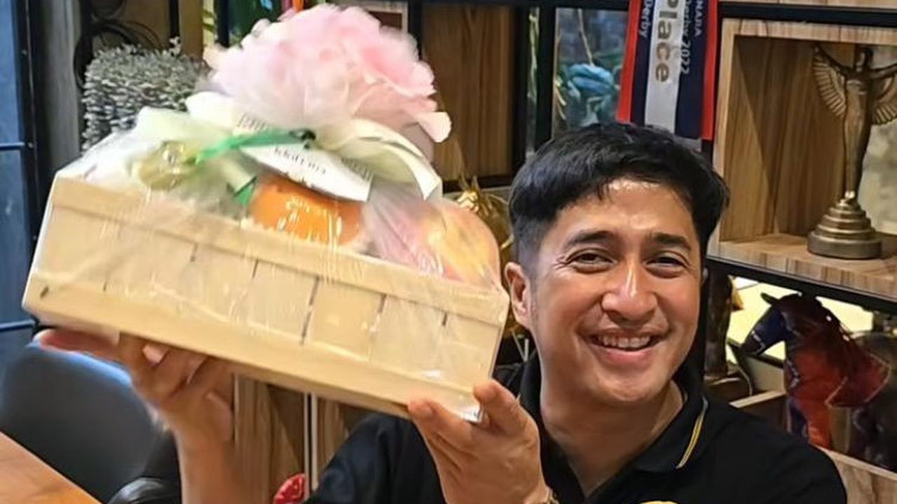 Ada juga hampers buah-buahan dari Lesti dan Rizky Billar.