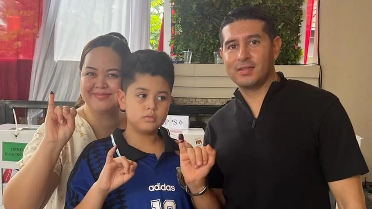 FOTO Esteban Vizcarra Mencoblos dalam Pemilu 2024
