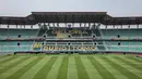 Suasana dalam Stadion Gelora Bung Tomo (GBT) Surabaya, Jawa Timur, Kamis (9/11/2023) menjelang pembukaan Piala Dunia U-17 2023 yang akan diselenggarakan pada Jumat, 10 November 2023. (Bola.com/Bagaskara Lazuardi)
