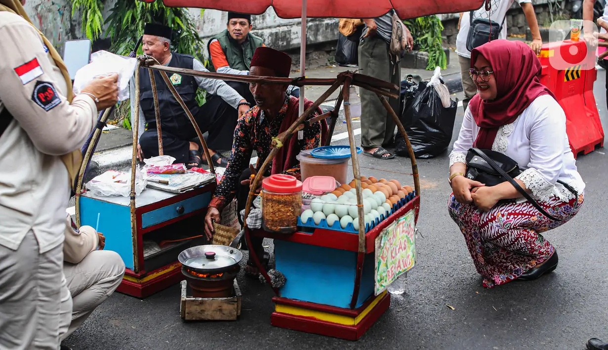 Kegiatan yang menampilkan berbagai kesenian, perlombaan dan makanan tradisional Betawi serta bazar UMKM itu mengusung tema Sukses Tenabang Untuk Indonesia. (Liputan6.com/Angga Yuniar)