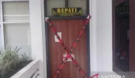 KPK OTT di Kuansing, Ruangan Bupati Suhardiman Amby Disegel