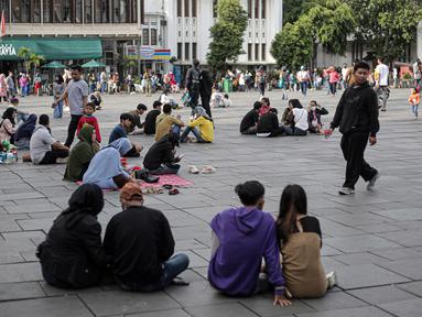 Suasana saat warga memadati kawasan wisata Kota Tua, Jakarta, Senin (23/1/2022). Kawasan wisata Kota Tua yang saat ini terbebas dari pedagang kaki lima (PKL) masih menjadi alternatif warga untuk mengisi liburan, termasuk cuti bersama menyambut perayaan Tahun Baru Imle 2023. (Liputan6.com/Faizal Fanani)