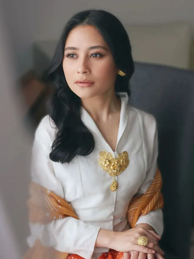 Prilly Latuconsina rayakan HUT RI ke-79 (Instagram/prillylatuconsina96)