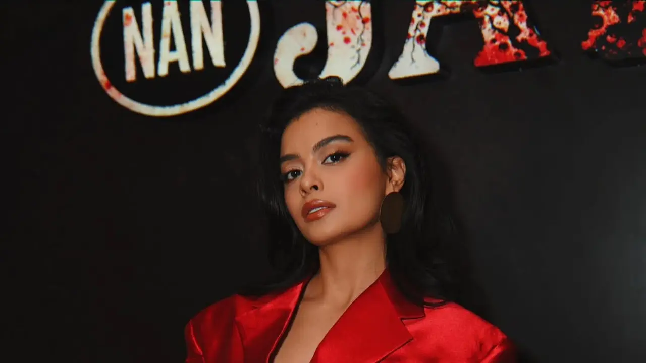 Gaya Powerful Eva Celia di Gala Premiere Film Terbarunya, Fierce and Fearless in Red