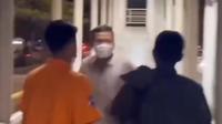 Sebuah video ramai dan menjadi viral di media sosial terkait seorang pengguna Transjakarta diduga mengalami pelecehan seksual saat pulang kerja pada Senin 20 Februari 2023. (Foto: Tangkapan layar).