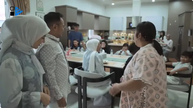 6 Potret Ruang Makan di Rumah Irish Bella, Klasik Modern dan Sentuhan Homey