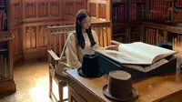 Jennie BLACKPINK saat berkunjung ke The John Rylands Library, Inggris. (dok. Instagram @jennierubyjane/https://www.instagram.com/p/BxsyiwKoe-z/Putu Elmira)