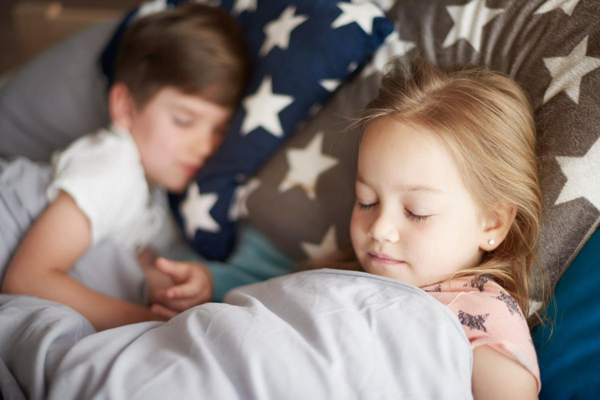 Ilustrasi Anak-anak sedang Tidur