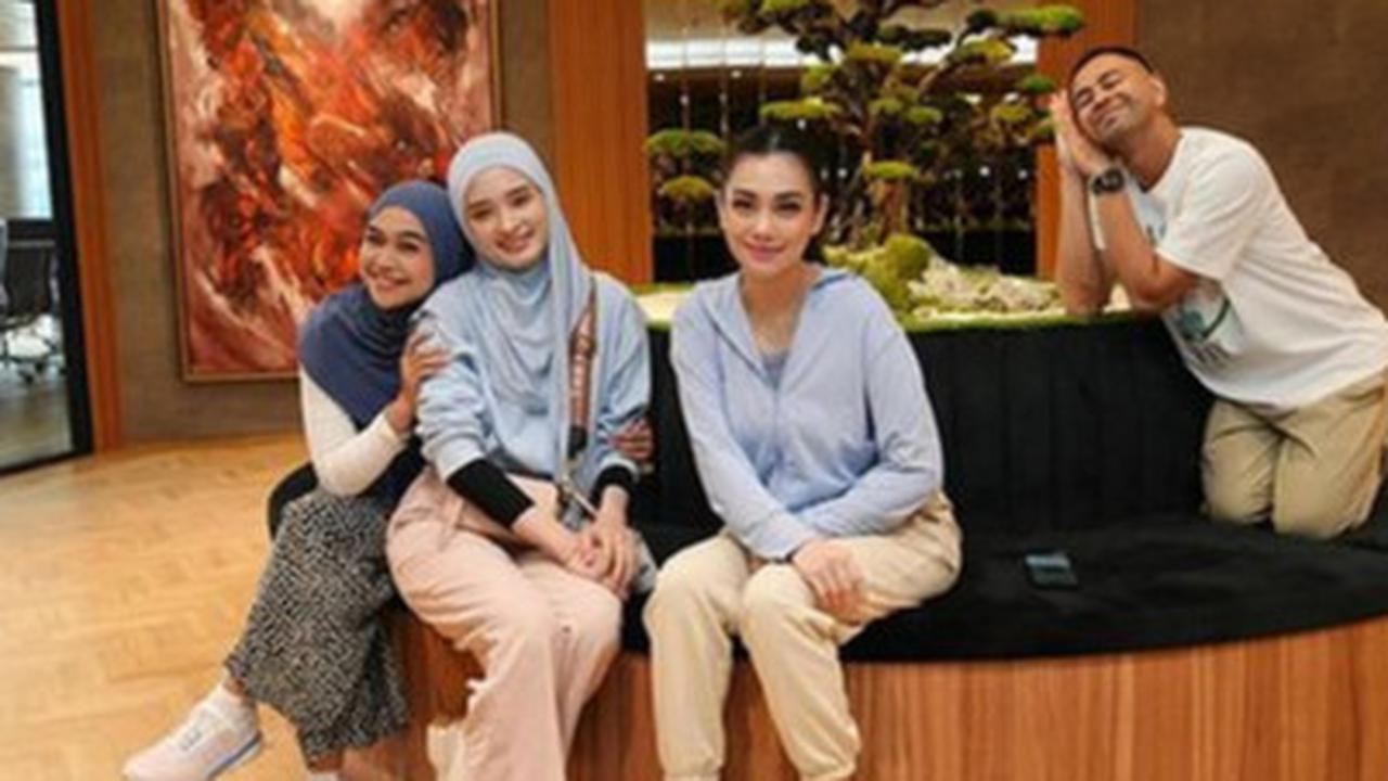 Raffi Ahmad Sebut The Jandas Minus One saat Foto Bareng Celine Evangelista, Inara Rusli, dan Ria Ricis