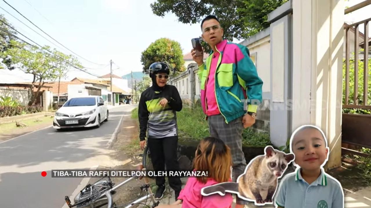 Mpok Alpa Jatuh, Potret Raffi Ahmad Sibuk Ngobrol sama Rayyanza di Telepon - Tiba-tiba Minta Beli Musang