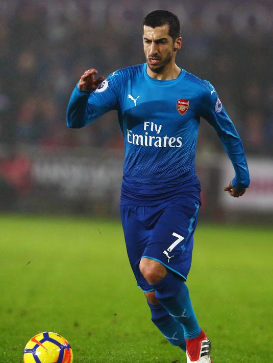 Henrikh Mkhitaryan dipercaya kembali tampil apik kontra Tottenham Hotspur usai mencetak 3 assist saat melawan Everton (AFP/Geoff Caddick)