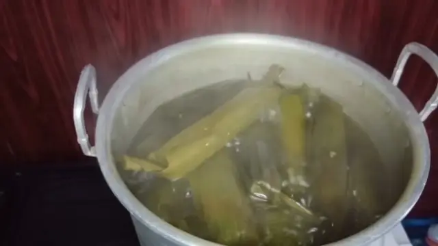 Tidak Perlu Bahan Tambahan, Begini Cara Masak Lontong Daun Pisang Supaya Lembut dan Tahan Lama