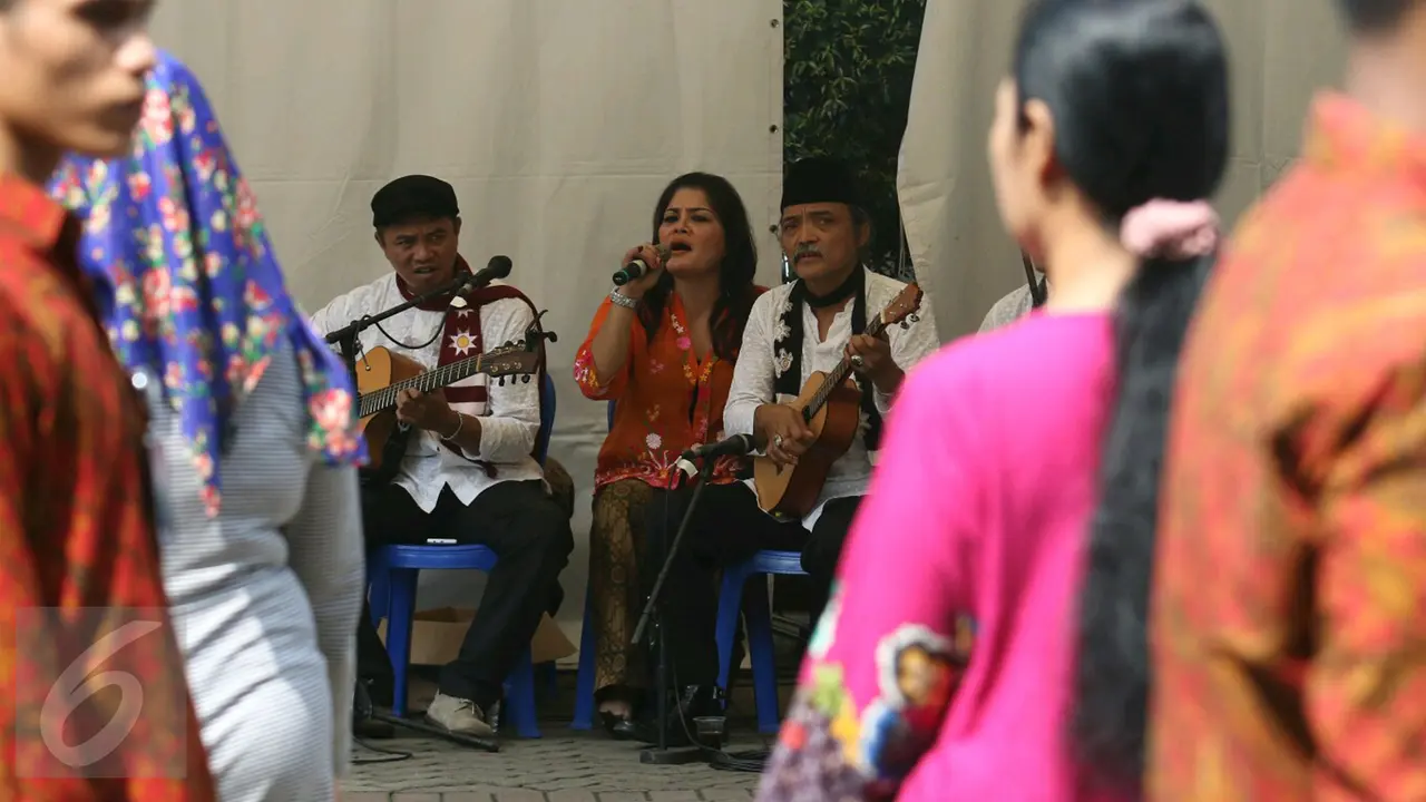 20170419-TPS Jokowi Meriah dengan Grup Keroncong-Angga