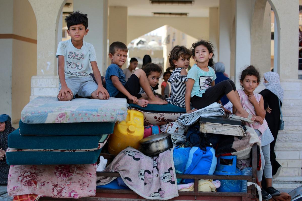 Warga Palestina di Gaza dipaksa mengungsi oleh Israel
