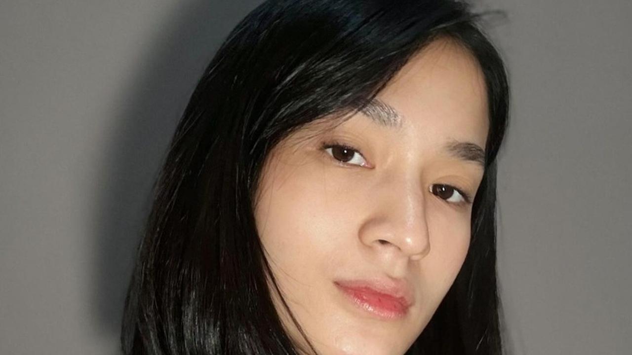 Tak Terlihat Ibu Anak Satu, 8 Foto Jeanne Mantan Istri Ardhito Pramono Yang Tetap Cantik Bak ABG
