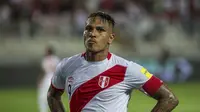 Peru, Denmark, dan Prancis mendesak FIFA untuk memberikan sanksi larangan tampil di Piala Dunia untuk kapten Timnas Peru, Paolo Guerrero, yang positif menggunakan narkoba. (AFP/Ernesto Benavides)