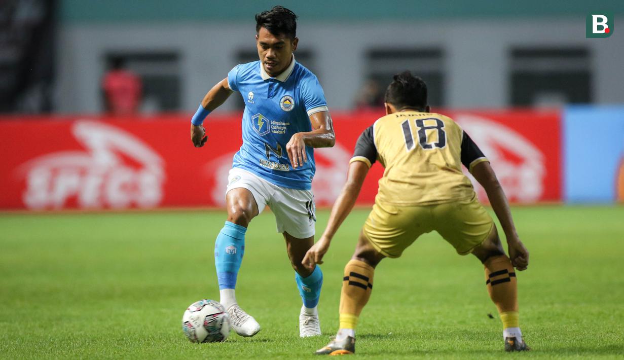 Skor 2-0 untuk keunggulan Dewa United bertahan hingga babak kedua berakhir. Dengan hasil tersebut, kans Dewa United lolos ke semifinal Liga 2 2021 kembali terbuka lebar. (Bola.com/Bagaskara Lazuardi)