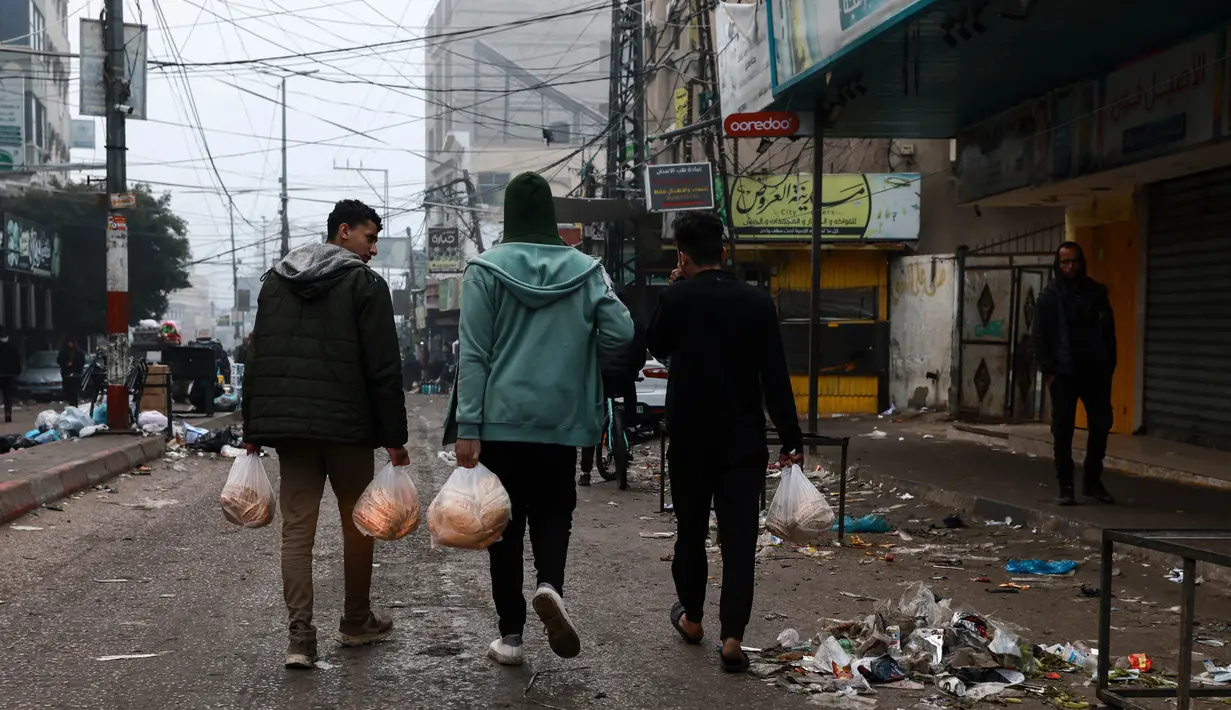 Ancaman kekurangan air dan pangan pun kini menghantui kota di wilayah paling selatan Gaza. (Mohammed ABED/AFP)