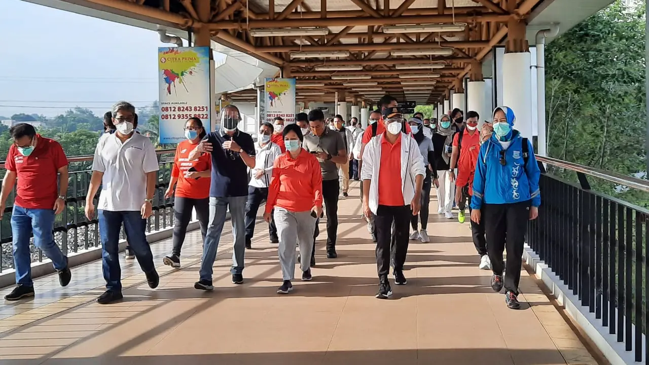 Menteri Perhubungan Budi Karya Sumadi pun berkesempatan menjajal area jalan utama Intermoda BSD City dengan bersepeda, Tangerang, Minggu (4/10)