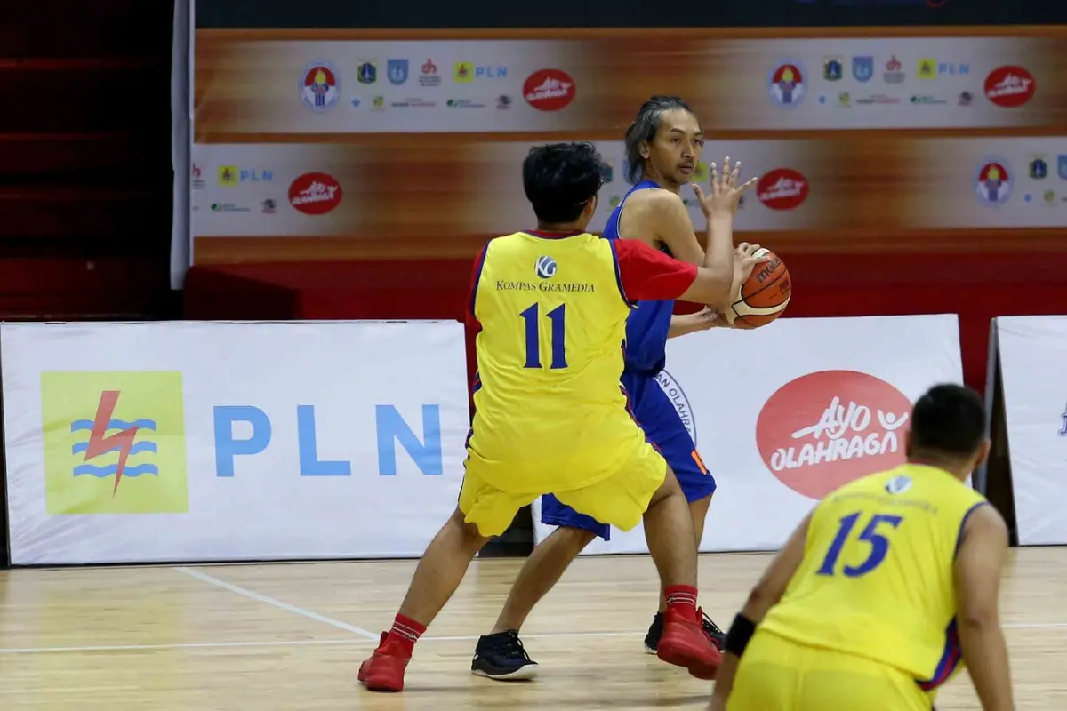 Tim Basket Emtek Menang atas Kompas Gramedia