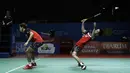 Ganda putra Indonesia, Kevin Sanjaya/Marcus Gideon, saat melawan wakil India, Satwiksairaj Rankireddy/Chirag Shetty, pada Indonesia Open 2019 di Istora, Jakarta, Kamis (17/7). Kevin/Marcus menang 21-15, 21-14. (Bola.com/Yoppy Renato)