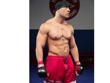 Amokrane Kiane Sabet pernah menglahkan Mike Tomlinson pada ajang gulat MMA. (Bola.com/myspace.com/kiane sabet)