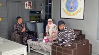 Anggota DPD RI Siti Aseanti melakukan kunjungan kerja ke Pos TNI AL Kuala Kapuas, Banjarmasin. (Foto: Istimewa).
