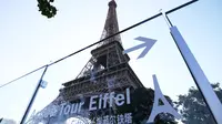 Menara Eiffel terlihat pada hari pembukaan kembali objek wisata tersebut di Paris, Prancis, pada 25 Juni 2020. Menara Eiffel dibuka kembali untuk umum pada Kamis (25/6) setelah ditutup selama tiga bulan akibat pandemi COVID-19. (Xinhua/Gao Jing)