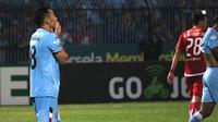 Ekspresi gelandang Persela Lamongan, Shohei Matsunaga, setelah gagal mengeksekusi penalti ke gawang Persija Jakarta. (Bola.com/Aditya Wany)