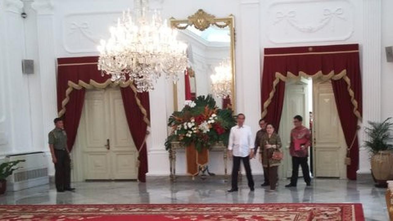 Santap siang Jokowi dan Mega bahas politik luar negeri hingga asap
