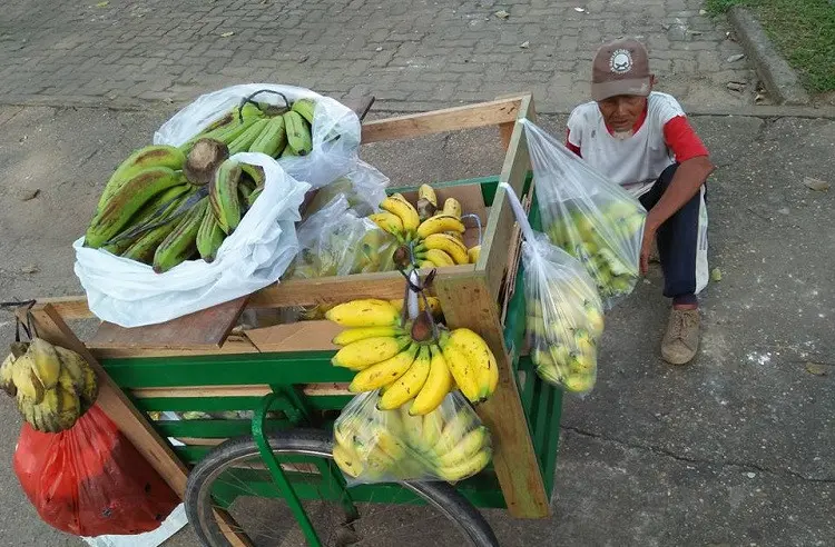 Kakek Suratman dirampok saat berjualan pisang keliling