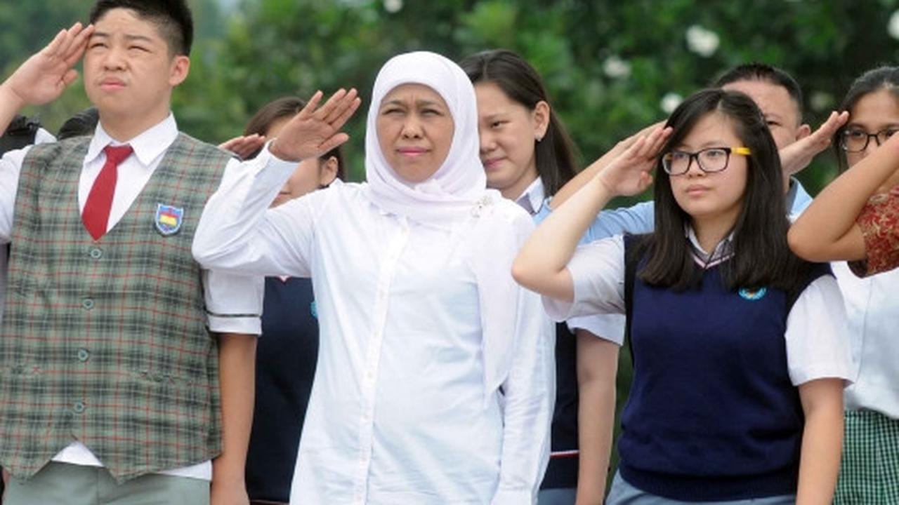 Menteri Khofifah ajak pelajar SMA tabur bunga di TMP Kalibata