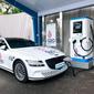 SPKLU ultra fast charging mampu mengisi penuh 2 mobil listrik dengan kapasitas di atas 80 kilo Watt (kW) secara bersamaan hanya dalam waktu singkat. (Dok PLN)