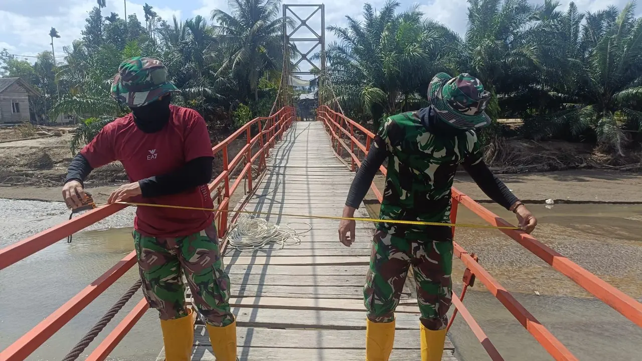 TNI telah membangun 15 jembatan perintis pascabencana di Aceh. (Ist)